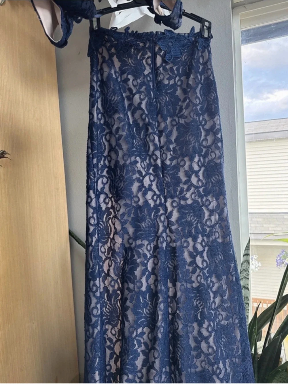 Knitted flowers around the Navy Floral Off-Shoulder Crop with skirt dress size 1